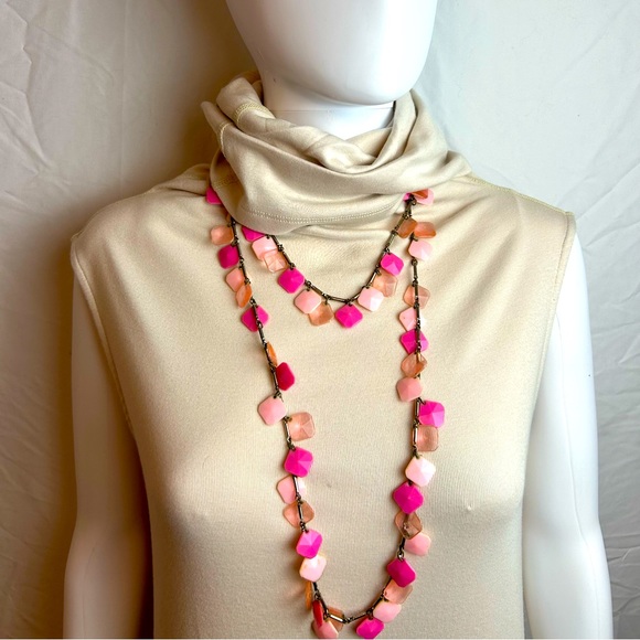 Vintage long pink “petal” necklace that can be doubled up. - Picture 6 of 6